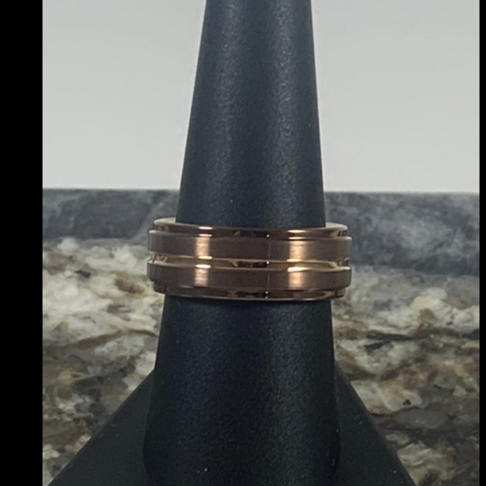 Size 8 tungsten rose gold tone inlay